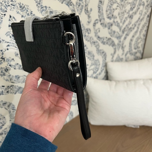 Michael Kors Logo Jet Set Double-Zip Wristlet - Picture 6 of 8